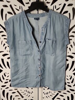 J. Jill Light Blue Chambray Button-Front Shirt